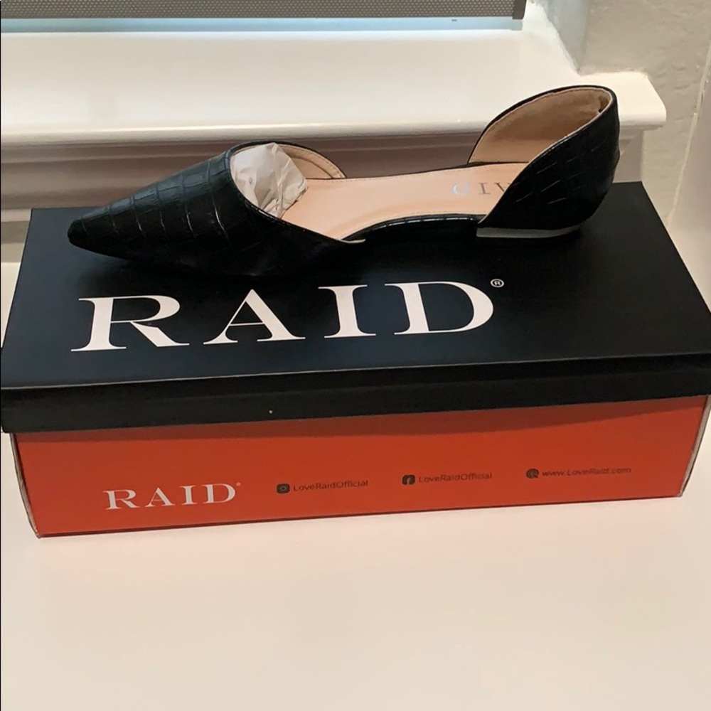 Black croc flats